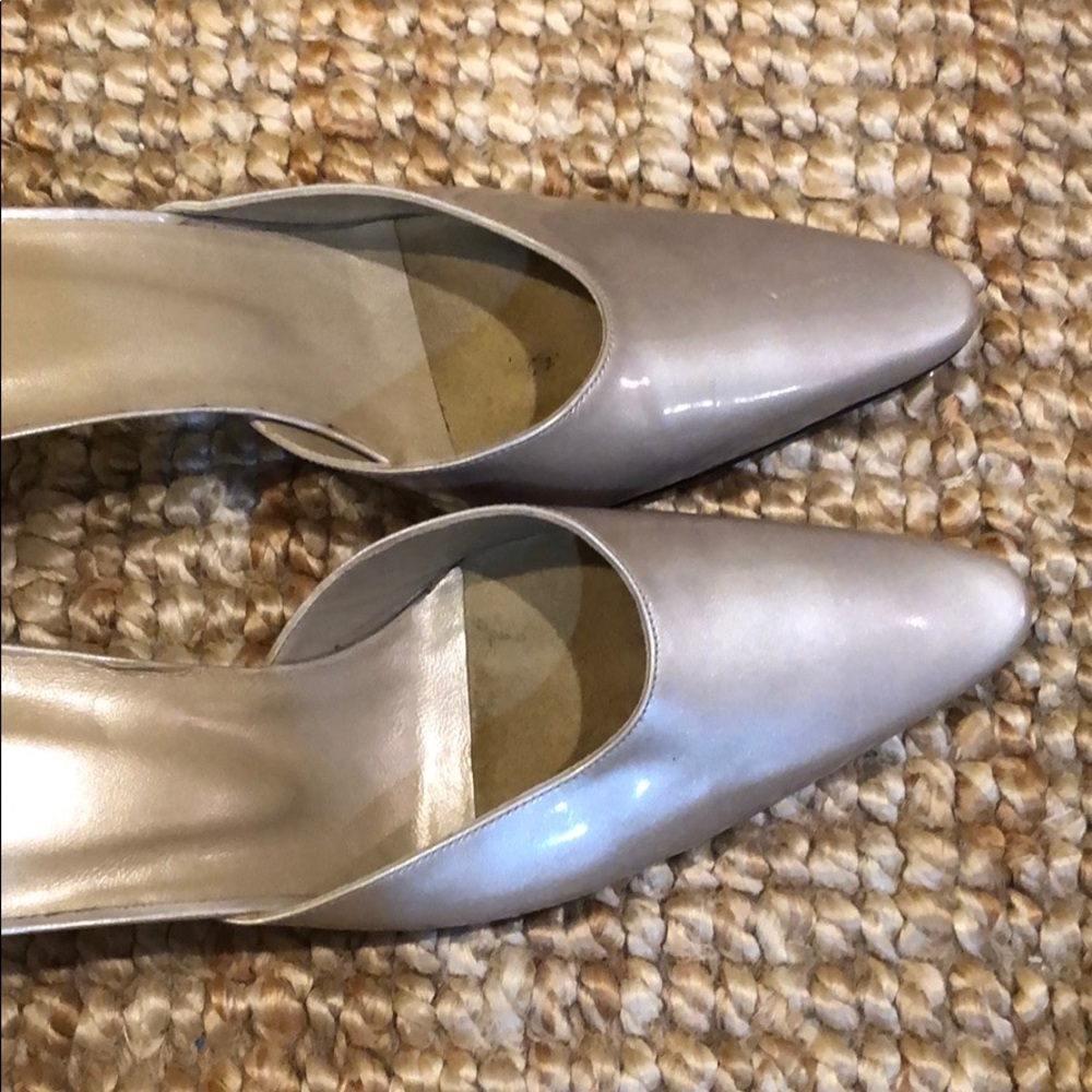 Stuart Weitzman - Picture 4 of 6